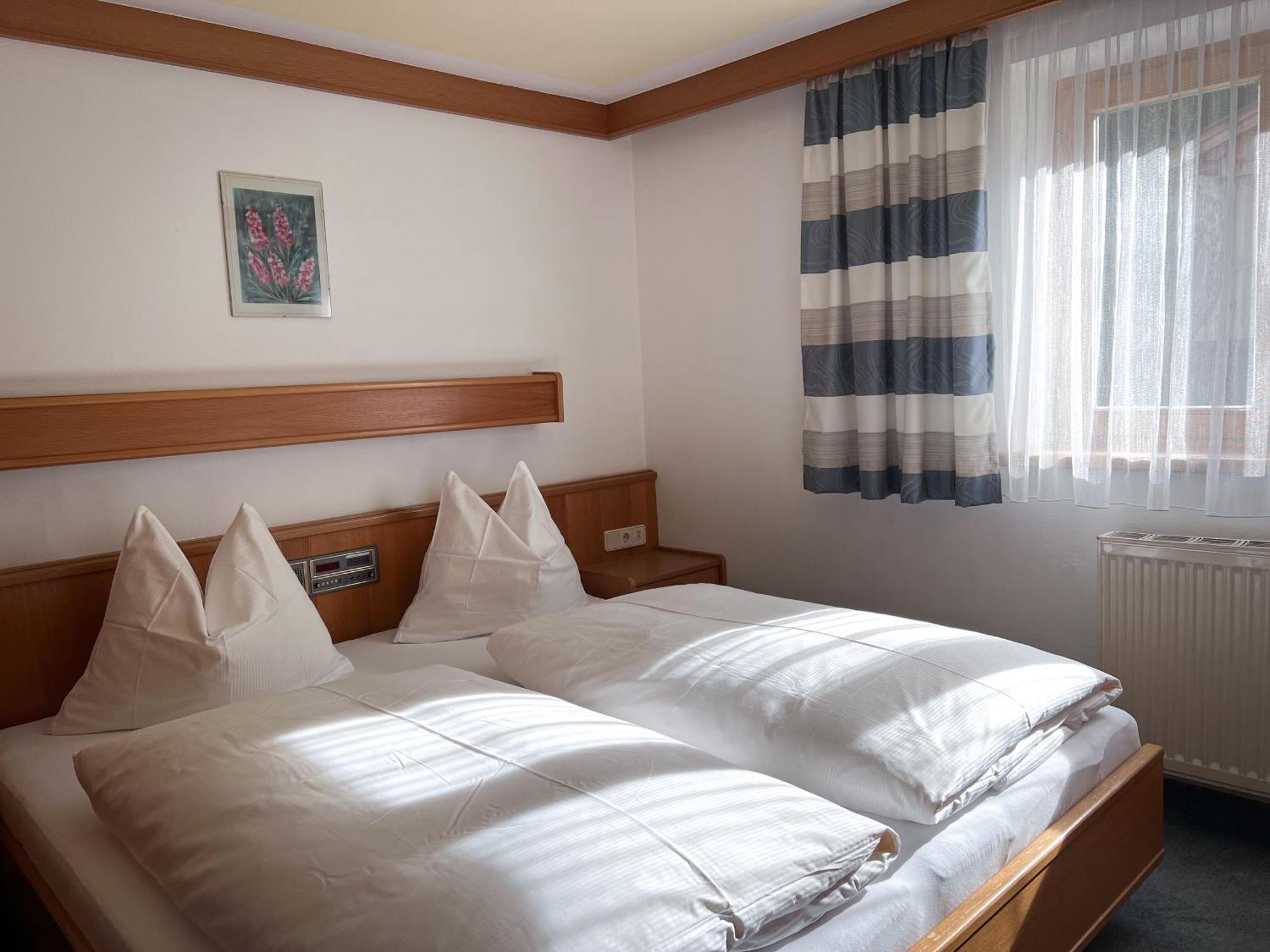 Haus Spieleck Acomodação com café da manhã Saalbach-Hinterglemm Quarto foto