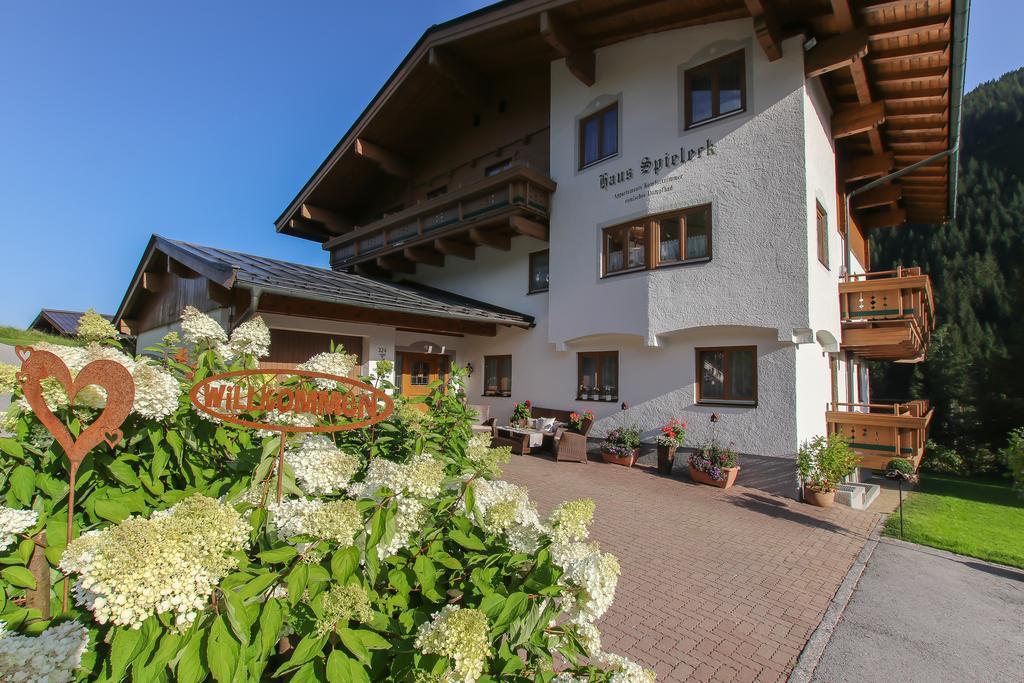 Haus Spieleck Acomodação com café da manhã Saalbach-Hinterglemm Exterior foto